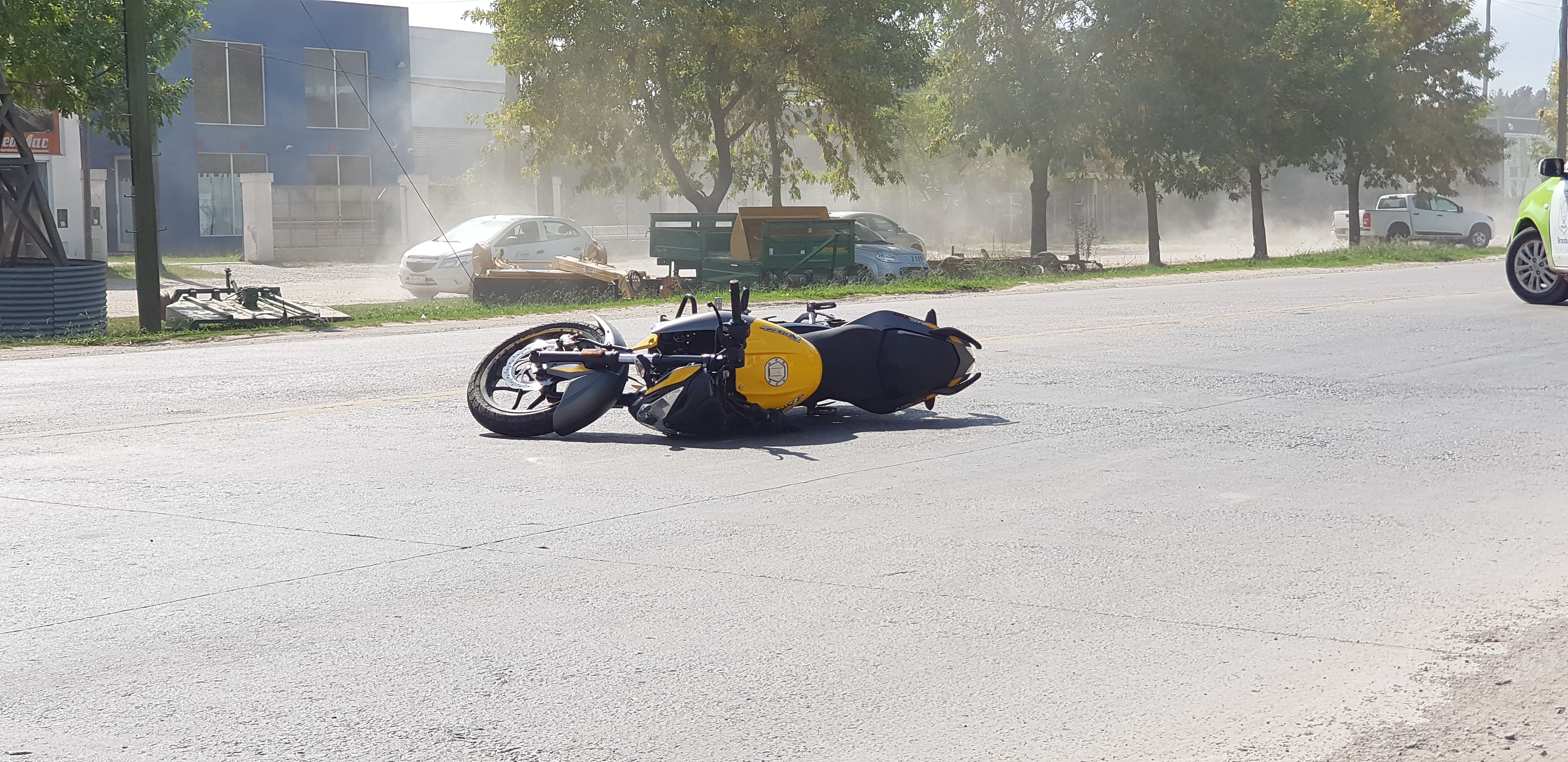 BRANDSEN: Accidente entre una moto y una camioneta en ruta 215. Hay un joven herido 7