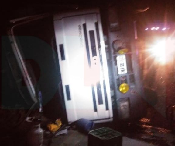 BRANDSEN: Volcó un camión sobre puente Samborombom 4