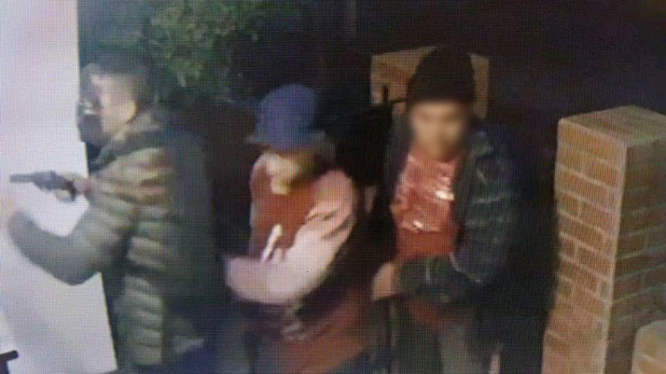 ALEJANDRO KORN: Delincuentes armados sorprendieron a una familia 8