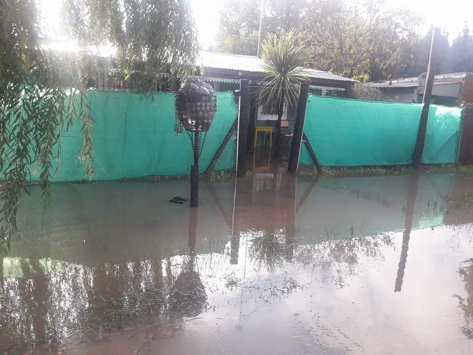 SAN VICENTE: Se despertaron con el agua en sus casas 6