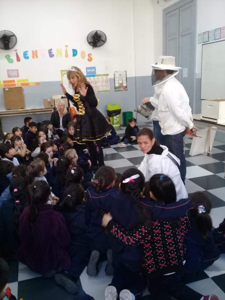 SAN VICENTE: Se brindaron charlas educativas en el marco de la semana de la miel 4
