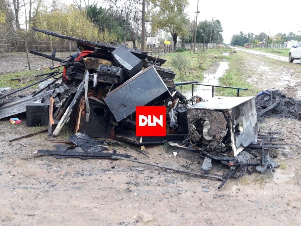 Llamado a la solidaridad: Feroz incendio dejó en la calle a una familia de Domselaar 7