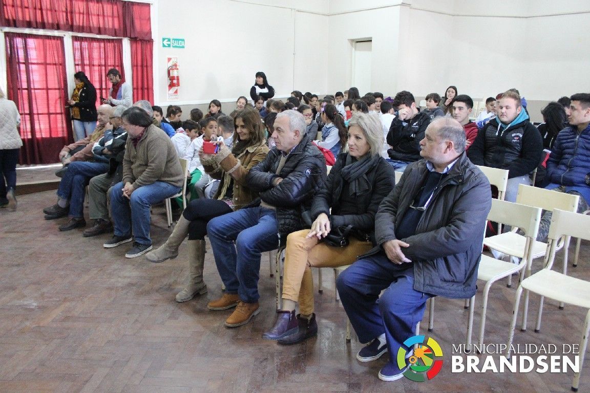 BRANDSEN: Se brindó una charla sobre la disposición de residuos electrónicos 12
