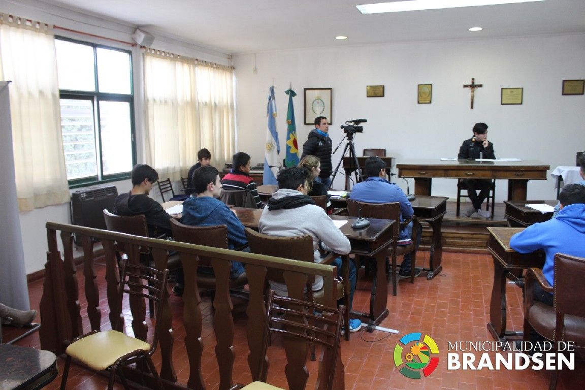 BRANDSEN: Se desarrolló la primera sesión del parlamento juvenil 6