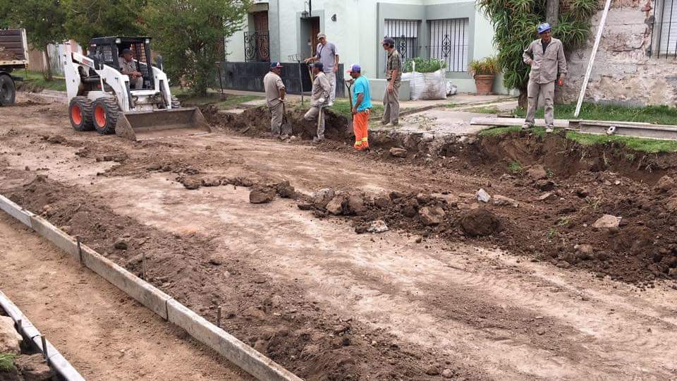 MONTE: Se comenzó con el cordón cuneta de Felix de Azara 4