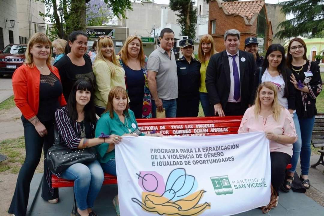 Se inauguró el primer banco rojo en San Vicente 7