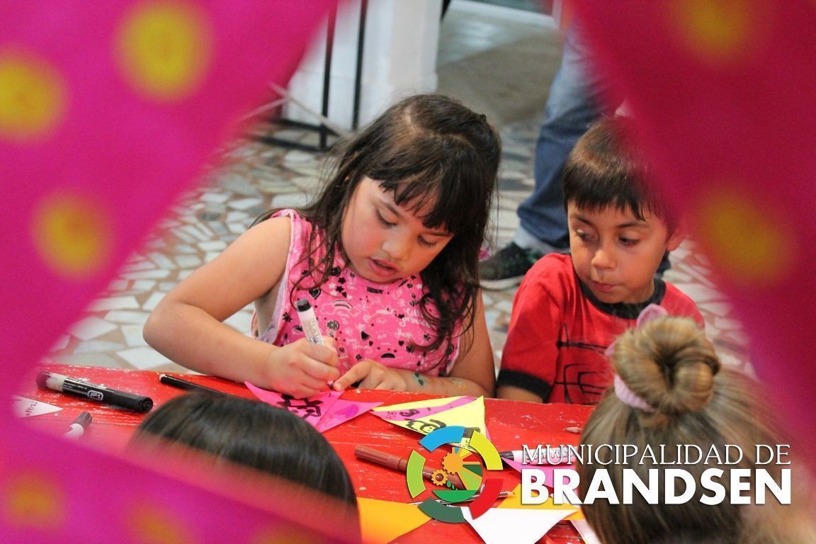 BRANDSEN: Se realizó la muestra anual de los talleres de plástica 6