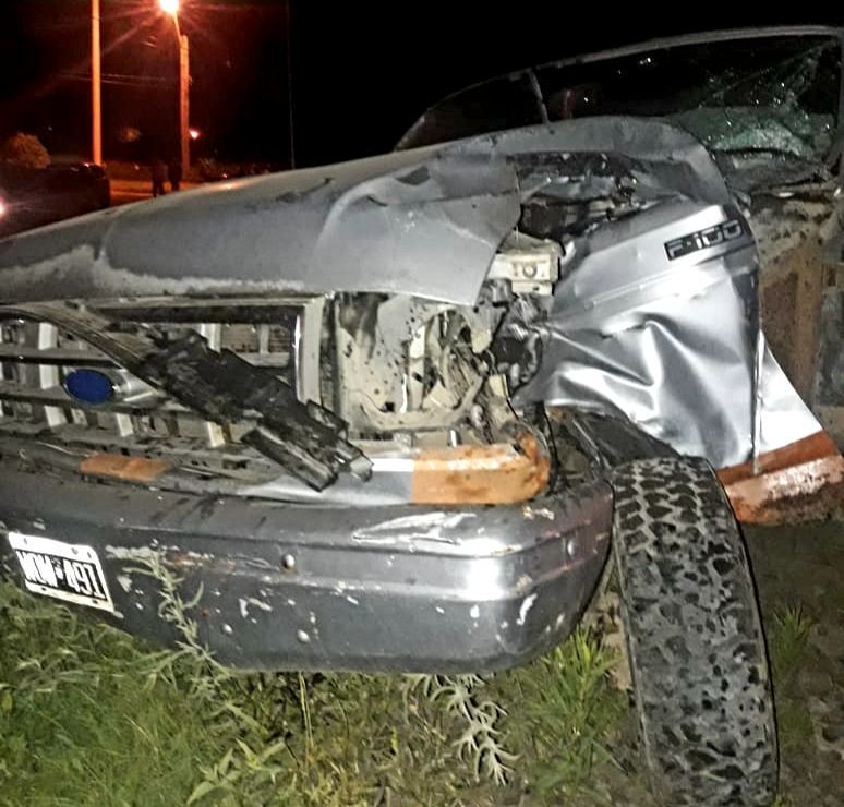 JEPPENER: Tren impactó contra una camioneta en paso a nivel 4