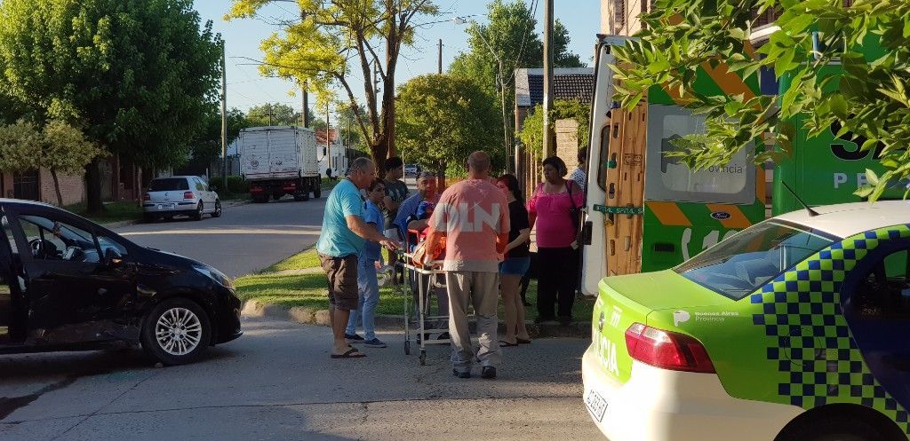 BRANDSEN: Accidente entre dos vehículos en el centro de la ciudad 7