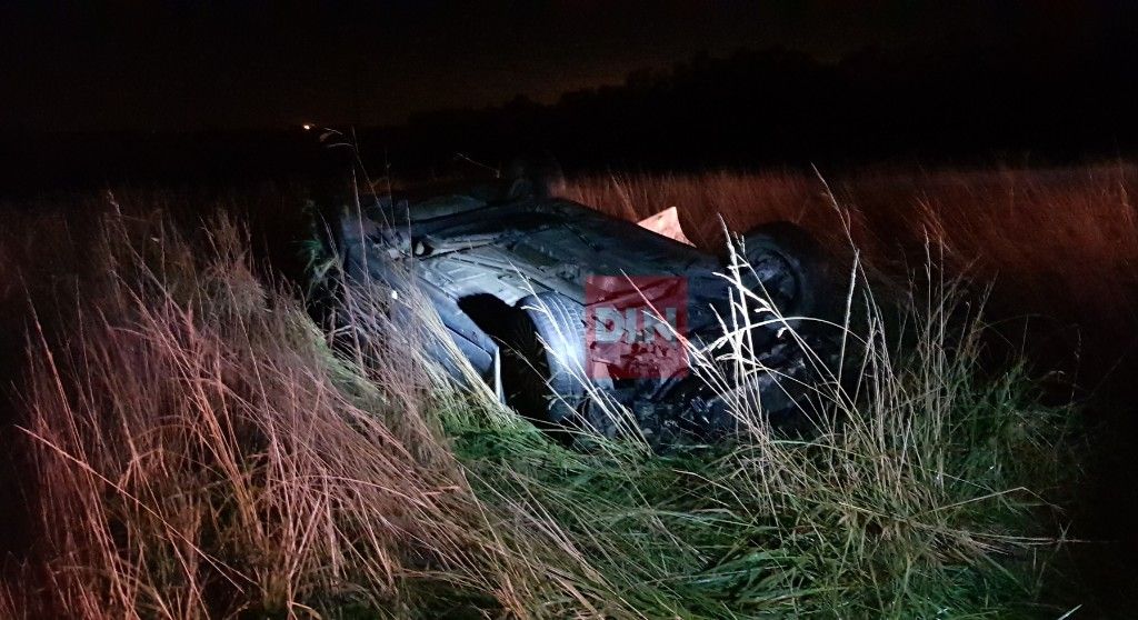 RUTA 6: Volcó un vehículo en la rotondo de la 53 4