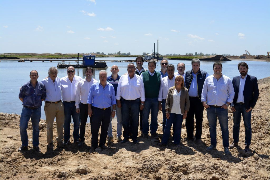 LOBOS: Autoridades municipales recorrieron las obras del dragado del Río Salado 6