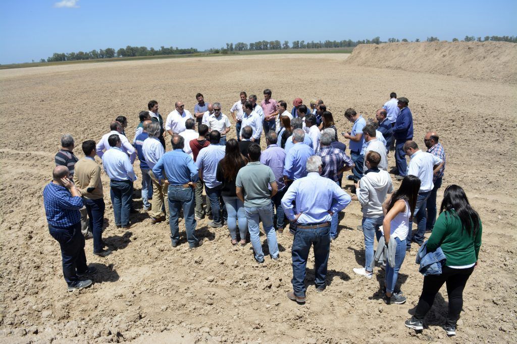 LOBOS: Autoridades municipales recorrieron las obras del dragado del Río Salado 7