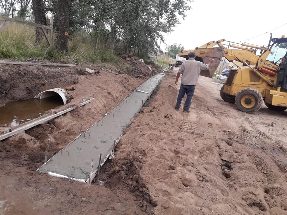 MONTE: Continúan los trabajos de pavimento en Calle Azara 7