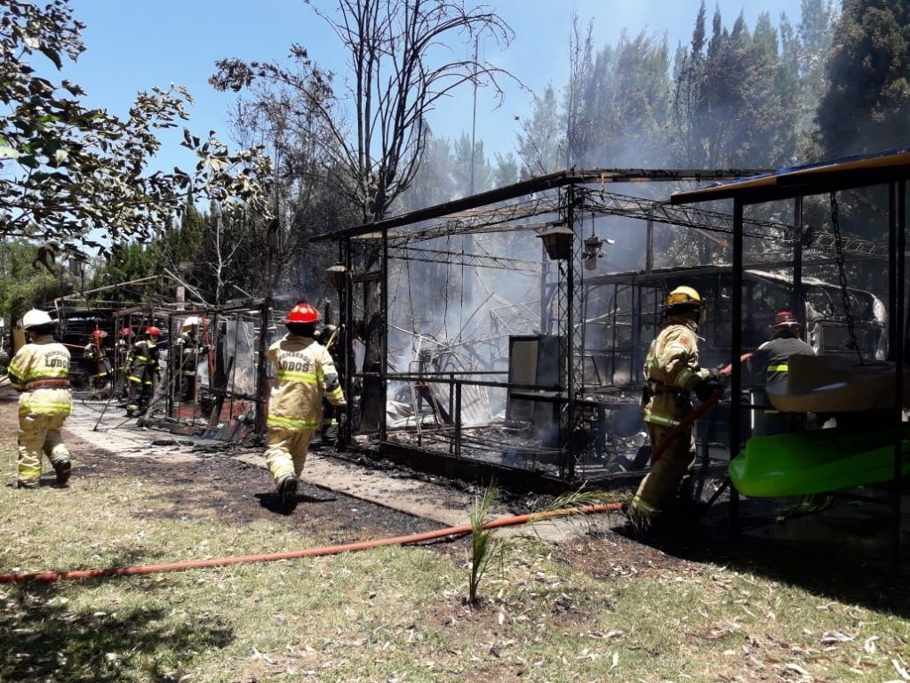 LOBOS: Feroz incendio destruyó por completo 5 casillas 6