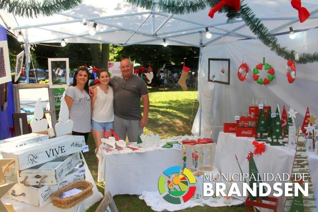 BRANDSEN: Se llevó a cabo la Feria de Navidad 15