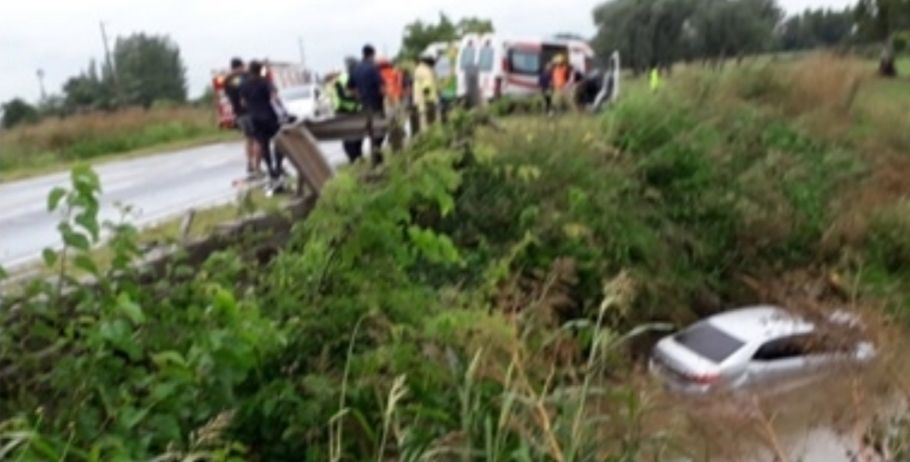 LOBOS: Despistó un auto y cayó al arroyo "El toro" a la vera de ruta 41 4
