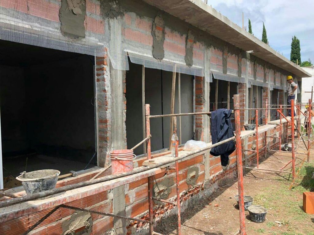 LOBOS: Continúan las obras en distintos establecimientos educativos del distrito 11