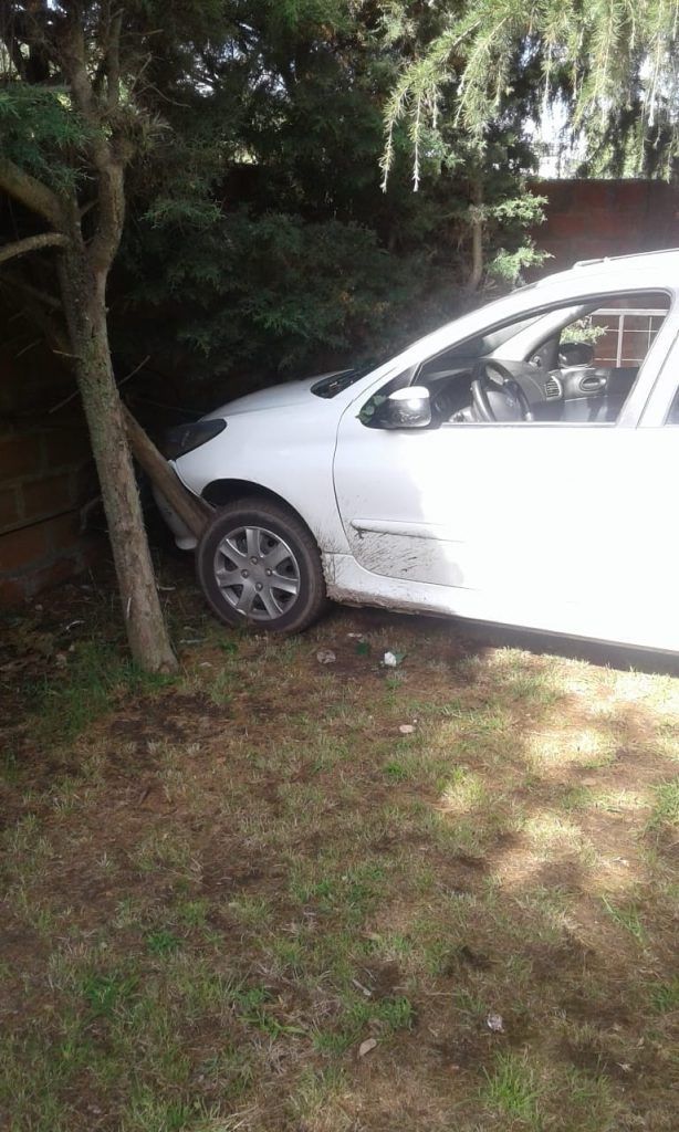 LOBOS: Delincuente de 16 años ingresó a robar a una quinta. Dañó un auto y fue aprehendido 4