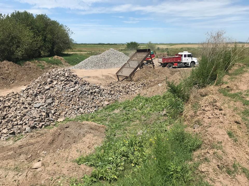 MONTE: Ejecutan la primera etapa de la obra del terraplén del Río Salado 6