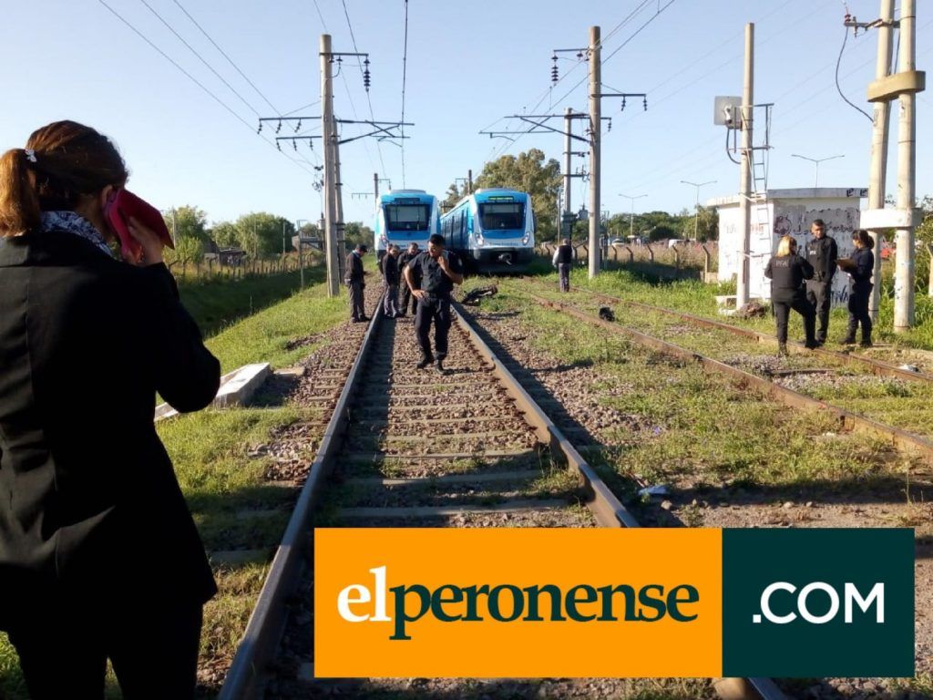 GUERNICA: Tren arrolló a una moto en trágico accidente. Hay un fallecido 4