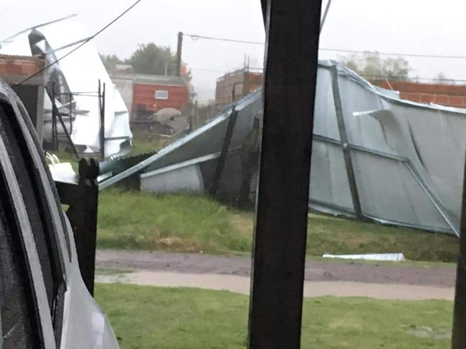 Violento temporal en Monte causó destrozos y hay personas evacuadas 9