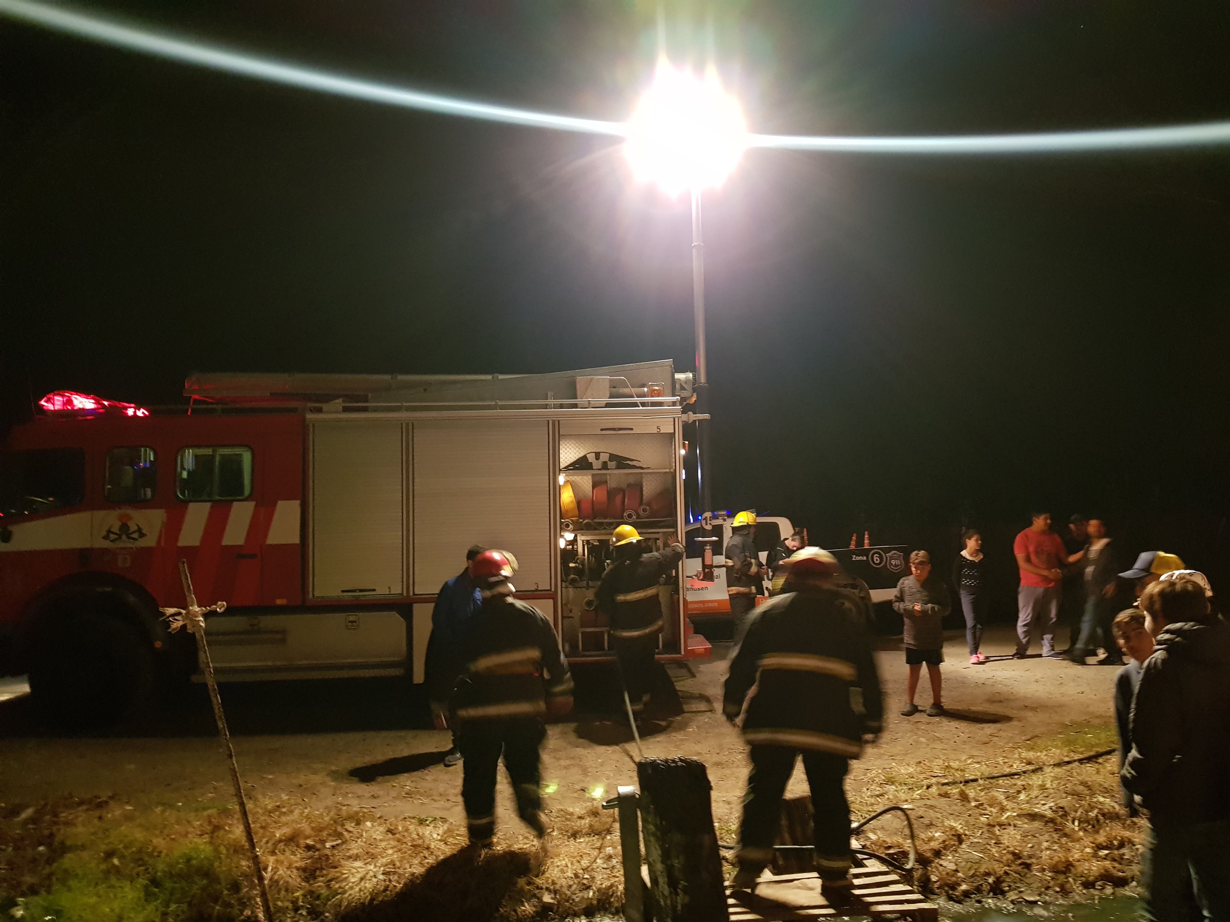 BRANDSEN: El fuego arrasó con una vivienda del barrio Santa Isabel 7