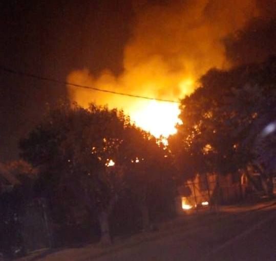 Almirante Brown: feroz incendio en Burzaco destruyó la vivienda de una familia 4