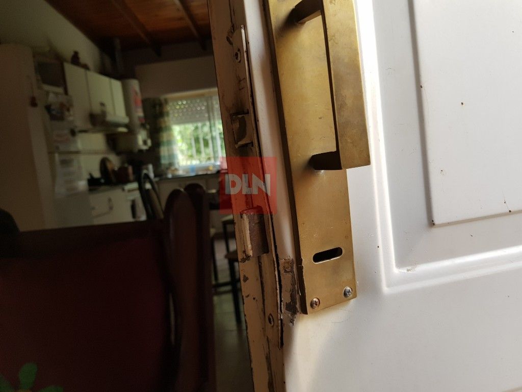 BRANDSEN: Barretearon la puerta de una casa e ingresaron a robar 8
