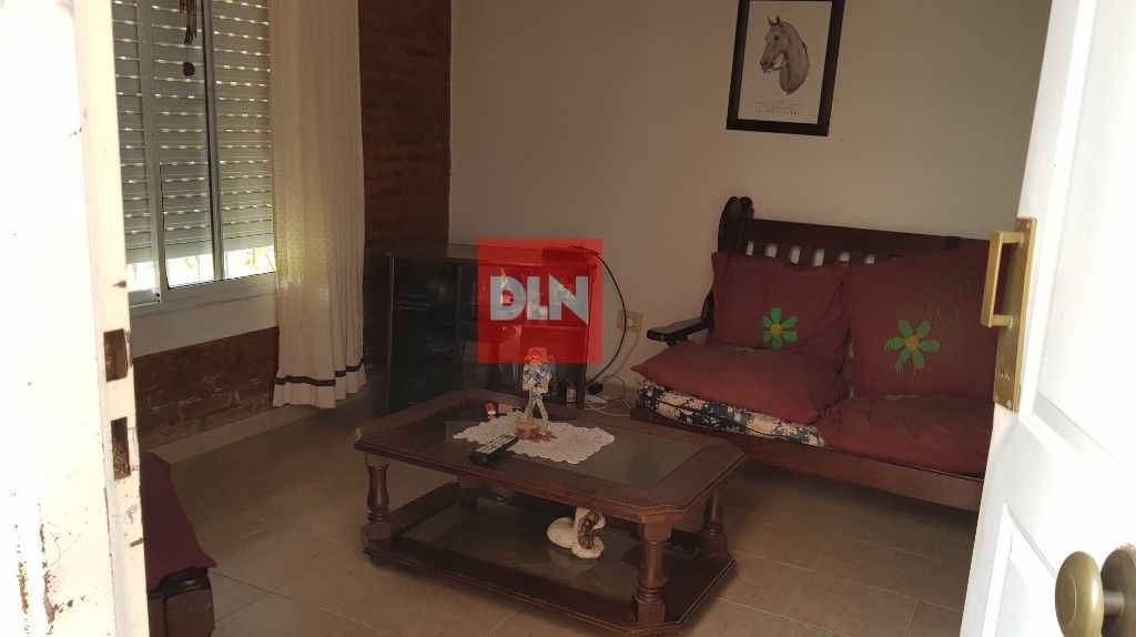 BRANDSEN: Barretearon la puerta de una casa e ingresaron a robar 9