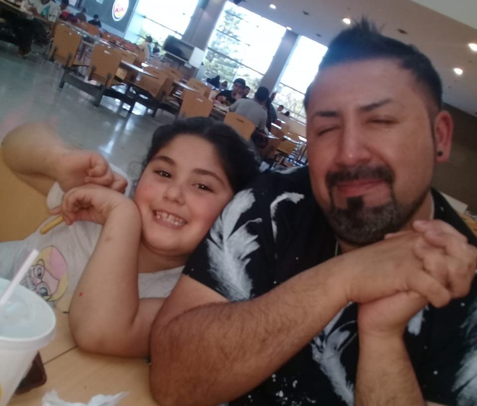 Una mamá desesperada busca a su hija tras ser arrebatada por su ex en Glew 7
