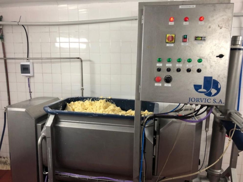 RANCHOS: Se inauguró una nueva fábrica de muzzarella 4