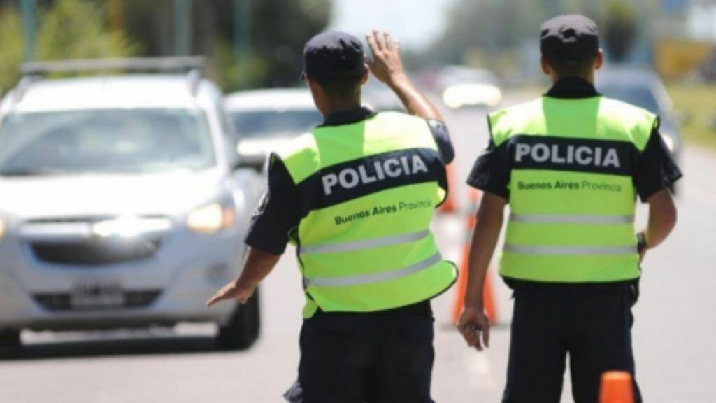 Detienen y echan a a un comisario de la Bonaerense por extorsionador 4