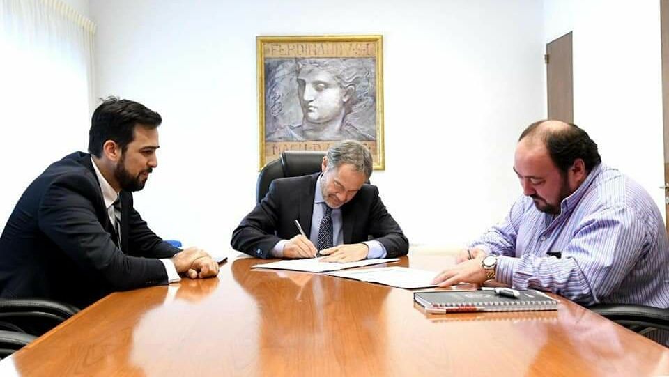 RANCHOS: El Intendente firmó un convenio con el Ministro de Justicia 4