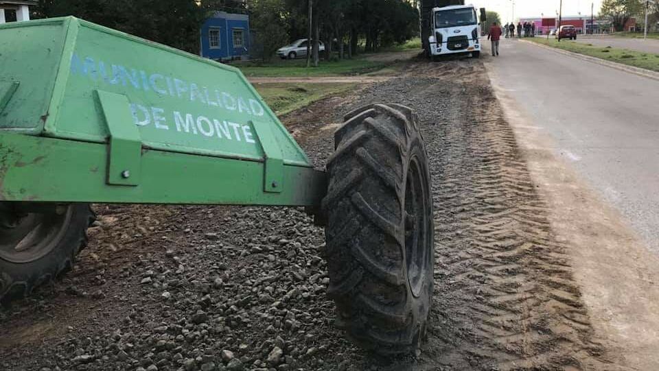 MONTE: Continúan los arreglos de calles en los barrios 4