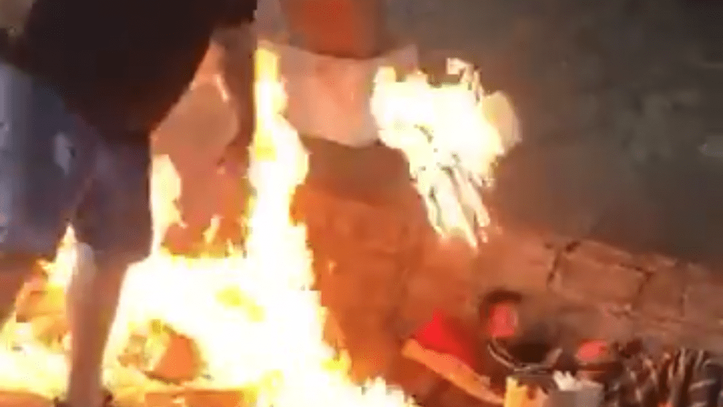 Prenden fuego a dos personas en situación de calle mientras dormían y lo filman 4