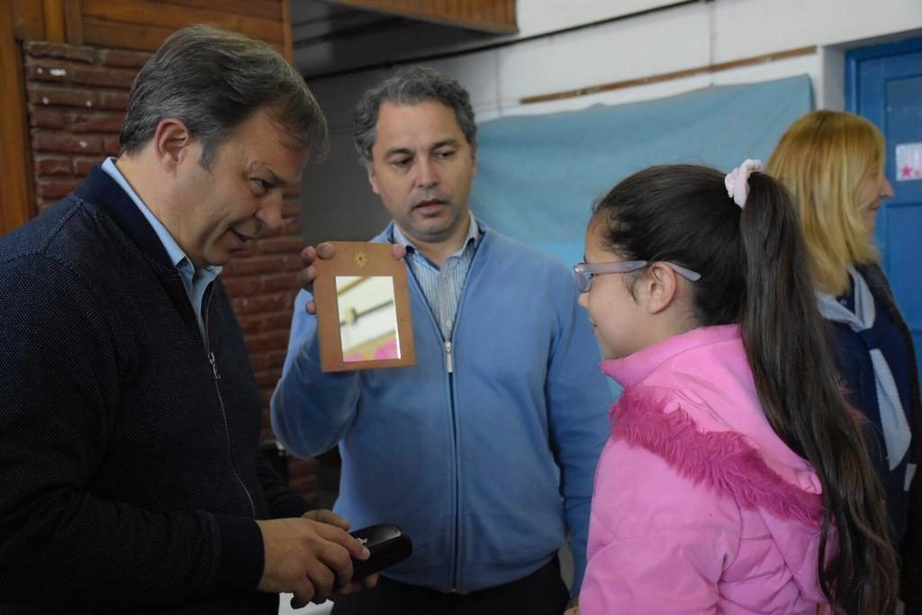 El Municipio de Almirante Brown entregó anteojos a estudiantes del distrito 4