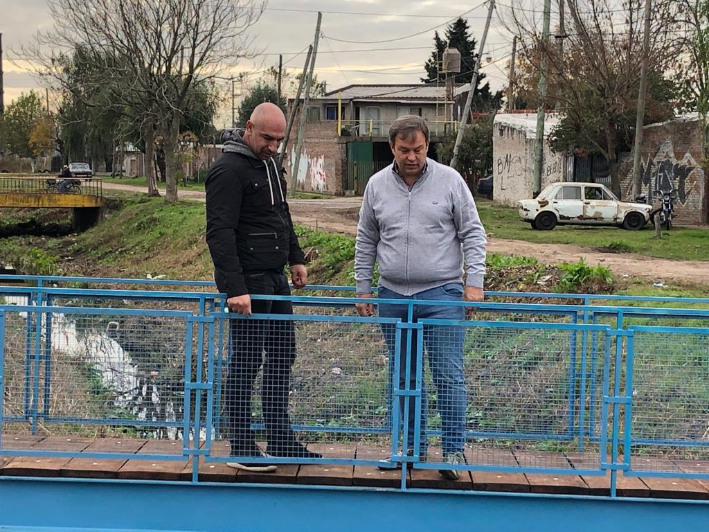 BROWN: Instalaron dos puentes peatonales sobre el arroyo San Francisco en Claypole 10