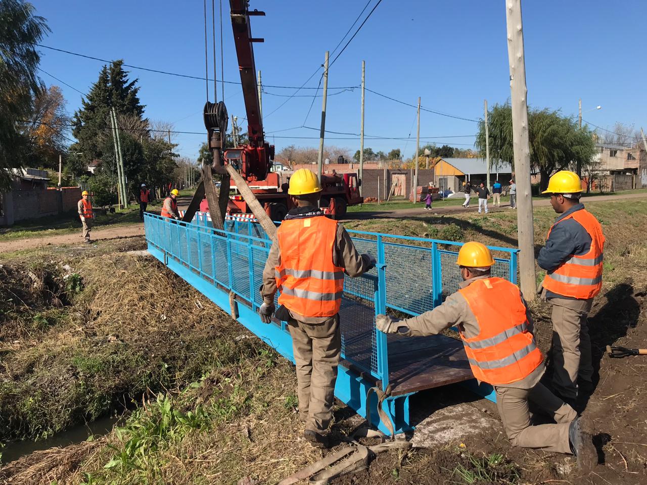 BROWN: Instalaron dos puentes peatonales sobre el arroyo San Francisco en Claypole 9