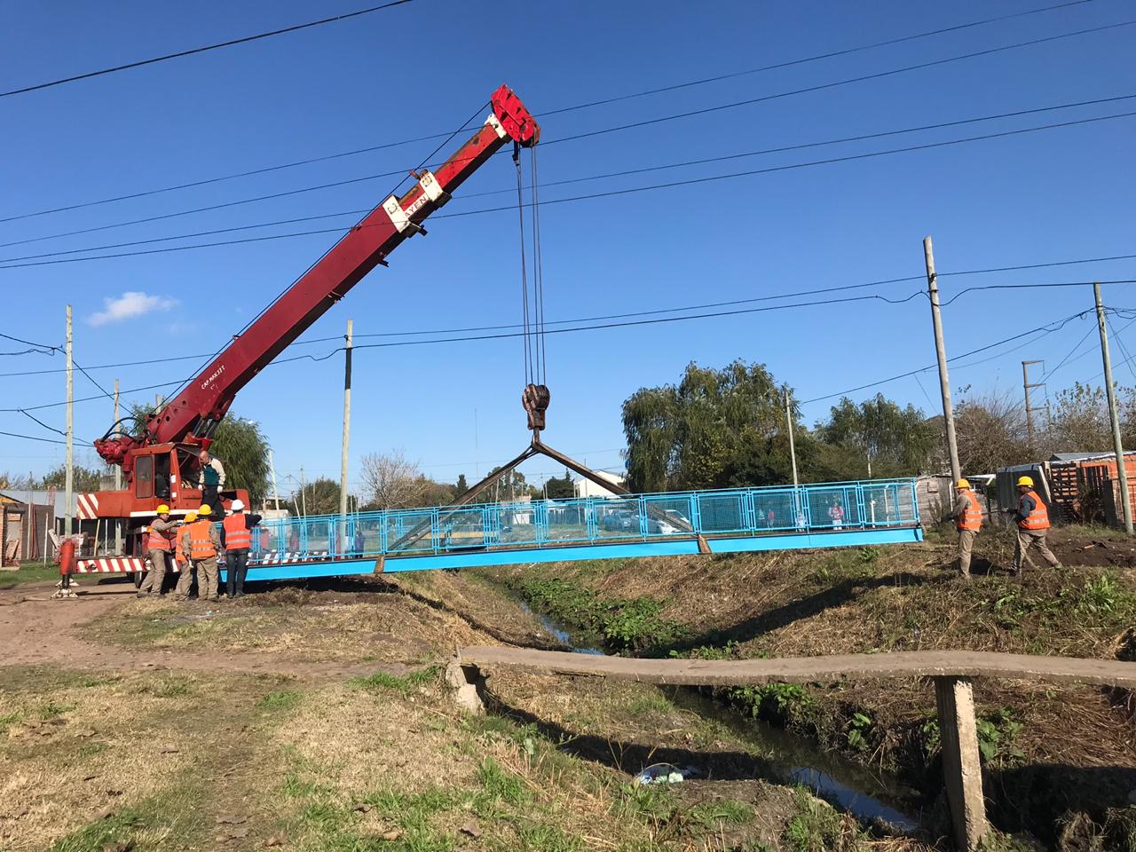 BROWN: Instalaron dos puentes peatonales sobre el arroyo San Francisco en Claypole 8