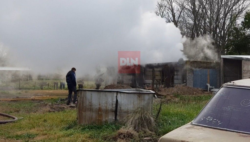 Feroz incendio arrasó con una vivienda de Brandsen: las pérdidas fueron totales 6