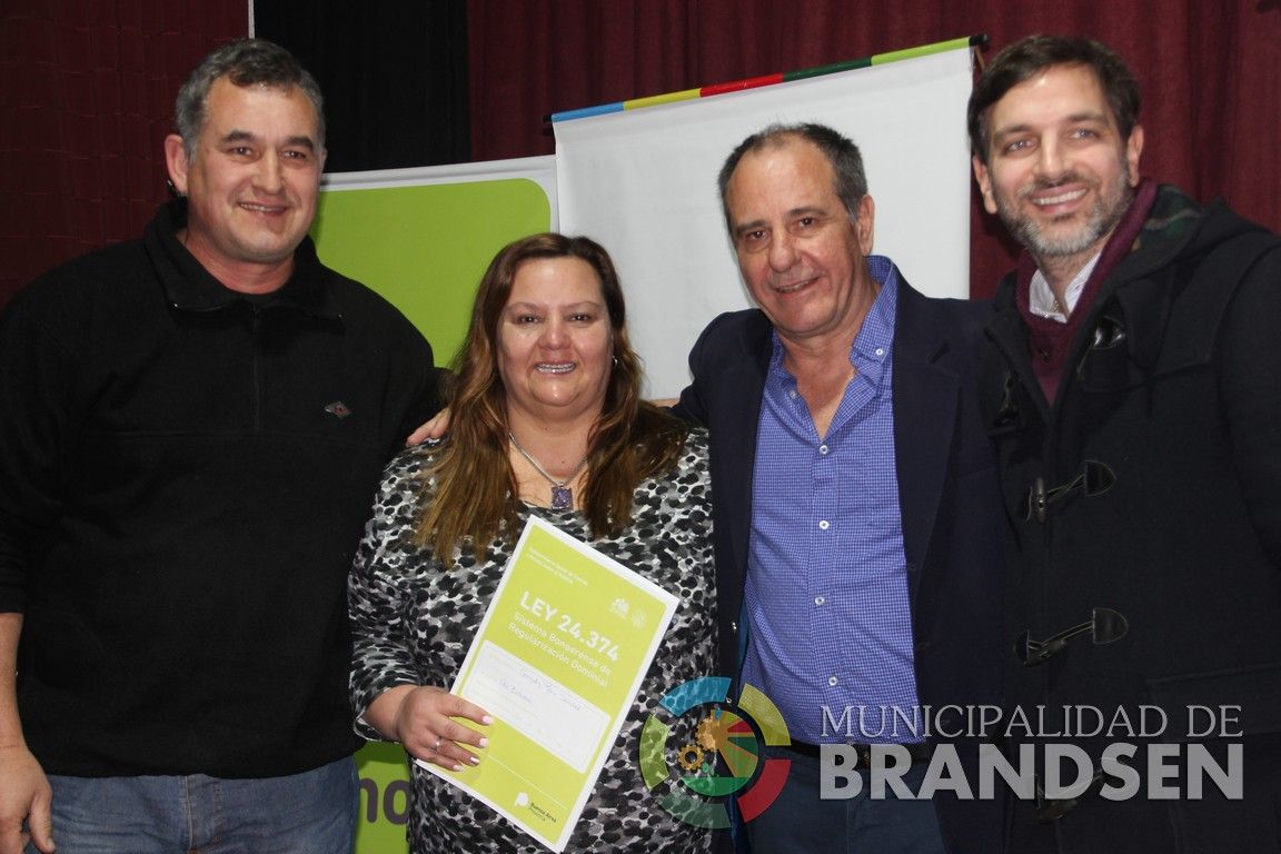 BRANDSEN: El intendente hizo entrega de 40 escrituras 7
