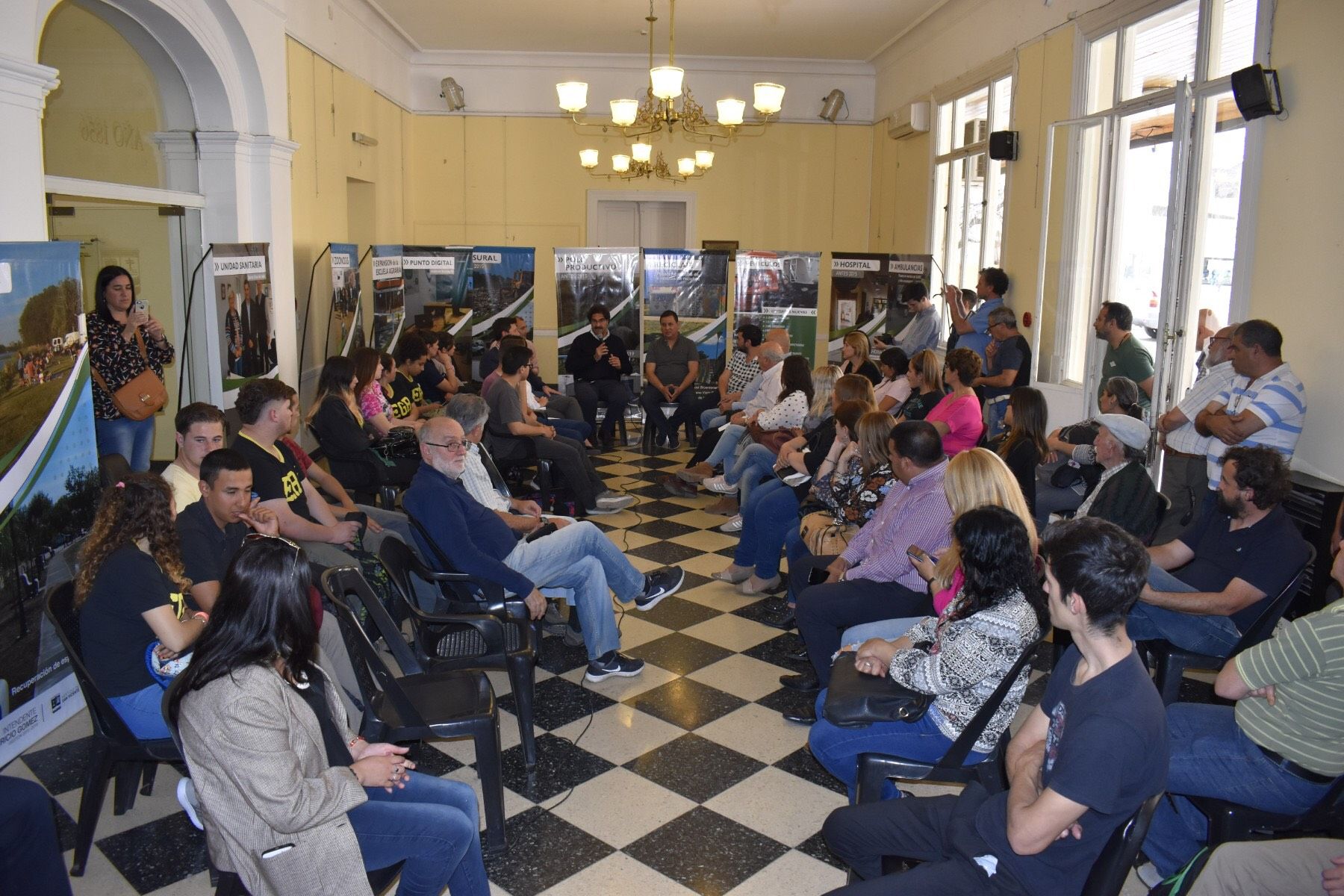 San Vicente: Mauricio Gomez y Leonardo Sarquis presidieron el "Foro Agro 2023" para el distrito 6
