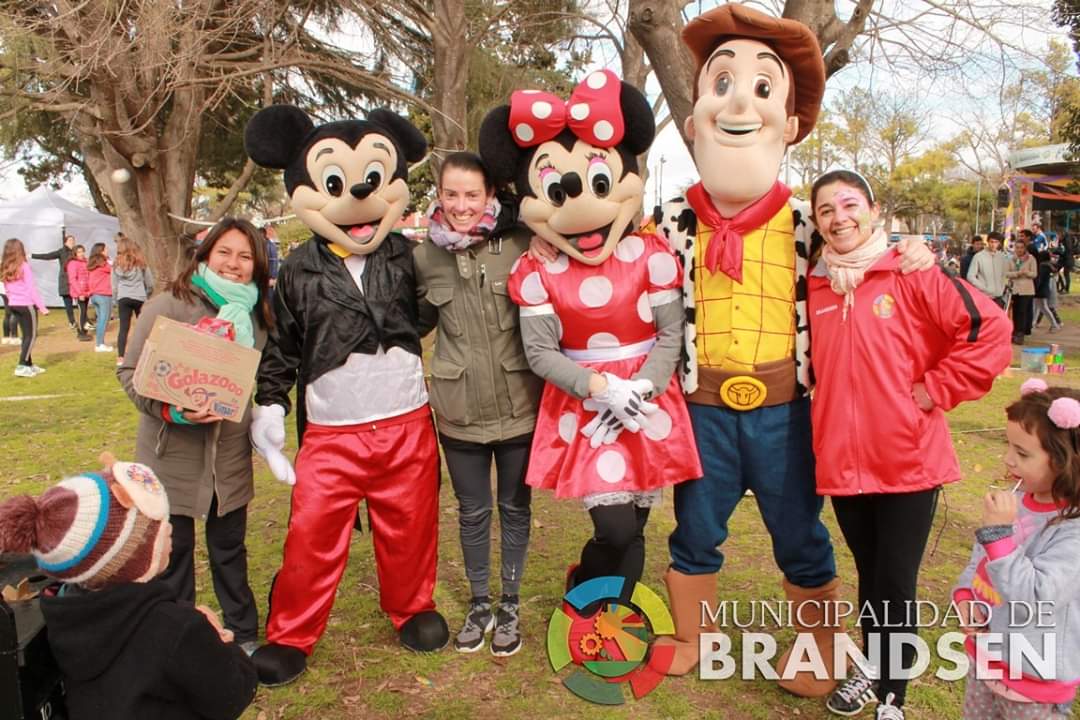 Brandsen festejó el día del niño en la Plaza Hipólito Yrigoyen 9