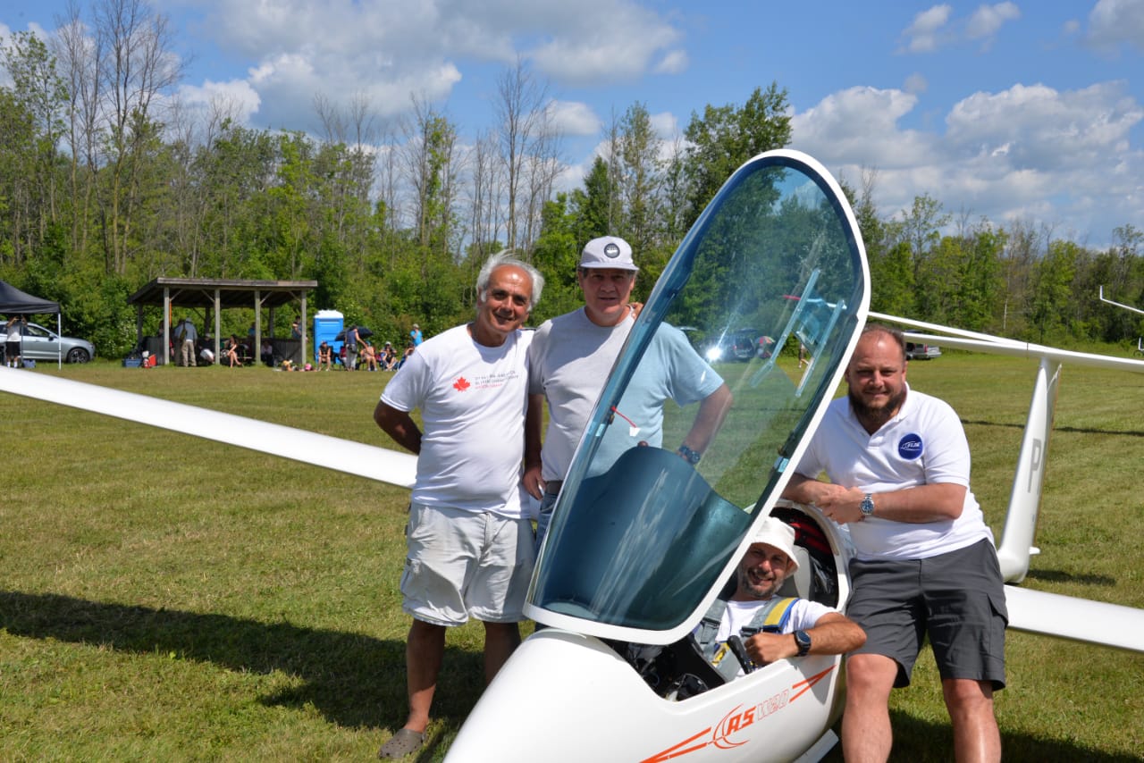 BRANDSEN: Carlos Iucci, Campeón Panamericano de Vuelo a Vela en Canadá 11