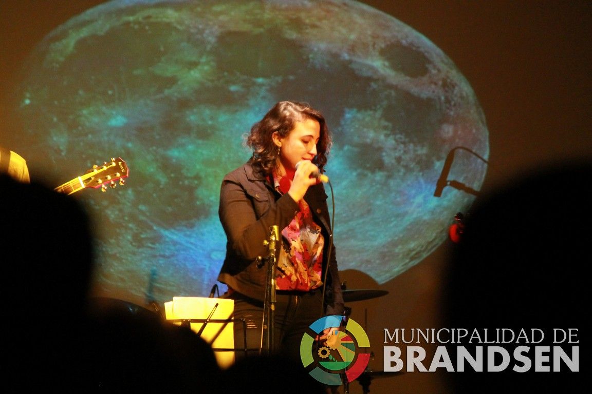 BRANDSEN: Mica Di Lorenzo presentó su nuevo material discográfico 7