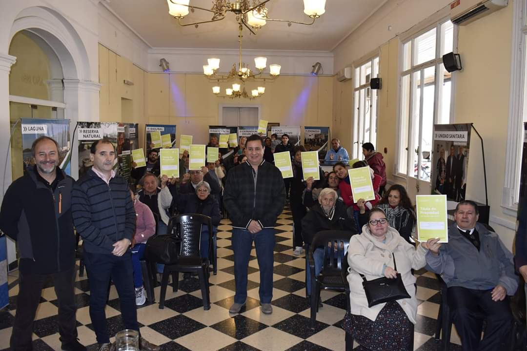 San Vicente: el intendente hizo entrega de 25 títulos de propiedad 4