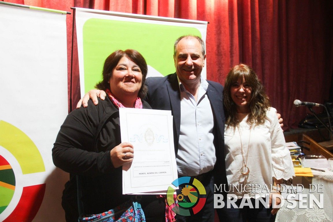 BRANDSEN: El municipio entregó veinticinco escrituras y firmó otras 116 11