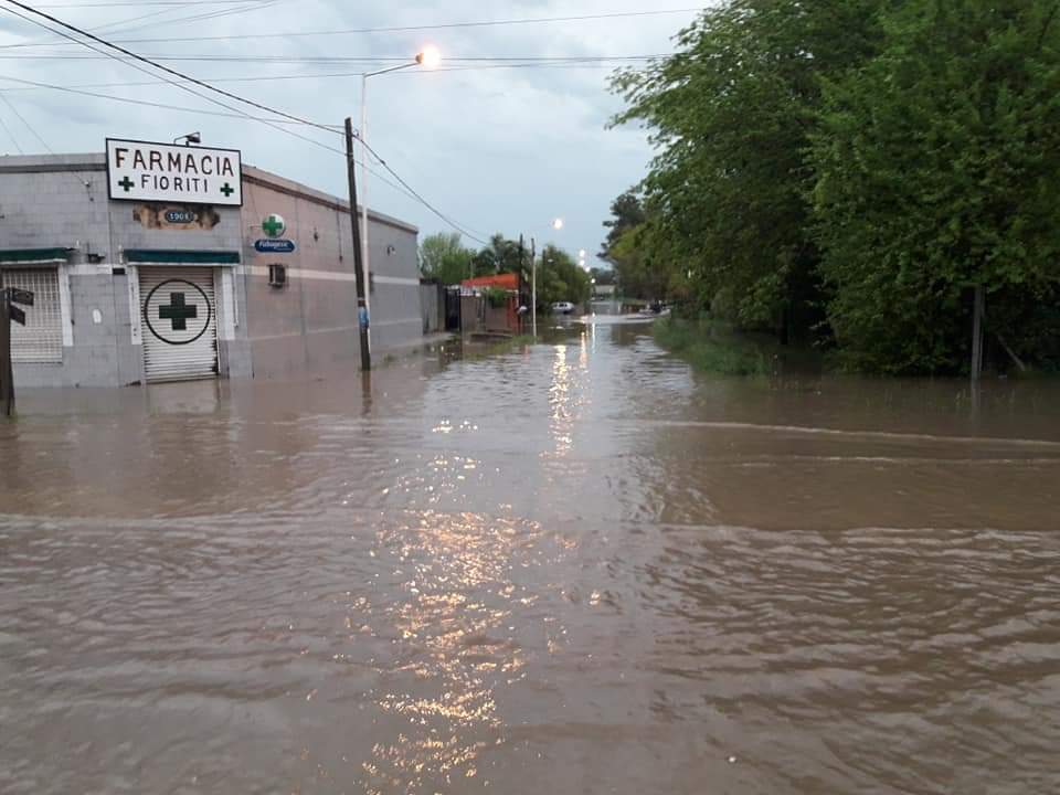 CAÑUELAS: Tras el temporal que azotó a la región Máximo Paz quedó bajo agua 6