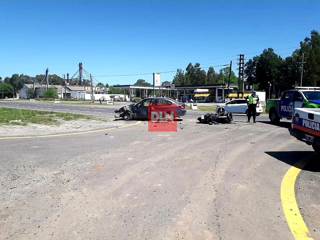 BRANDSEN: Grave accidente entre un auto y una moto en ruta 2 6