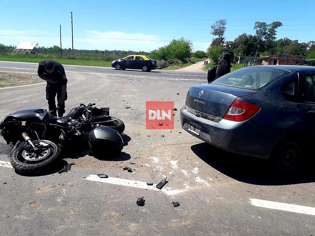 BRANDSEN: Grave accidente entre un auto y una moto en ruta 2 7
